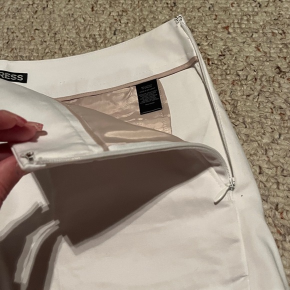 Express Shorts - Picture 5 of 9